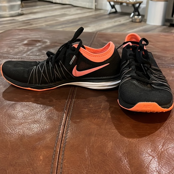nike training sneakers - Picture 2 of 5